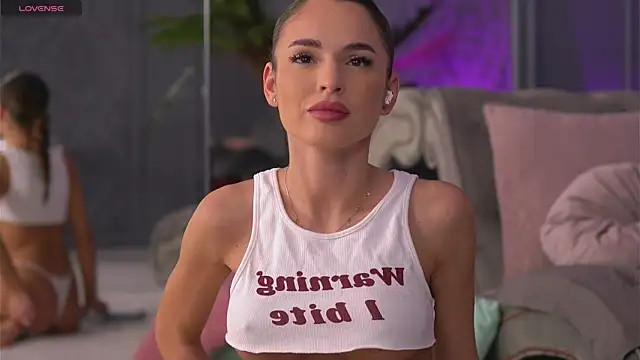 Snapshot of EsmeAinsley chatting on December 27, 11:42 pm EsmeAinsley online show from December 27, 11:42 pm