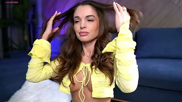 Snapshot of EsmeAinsley chatting on December 4, 1:48 am EsmeAinsley online show from December 4, 1:48 am