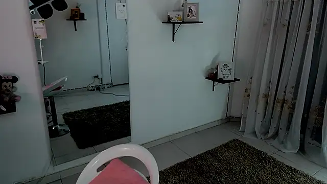 lollita 23  online show from December 1, 7:52 pm