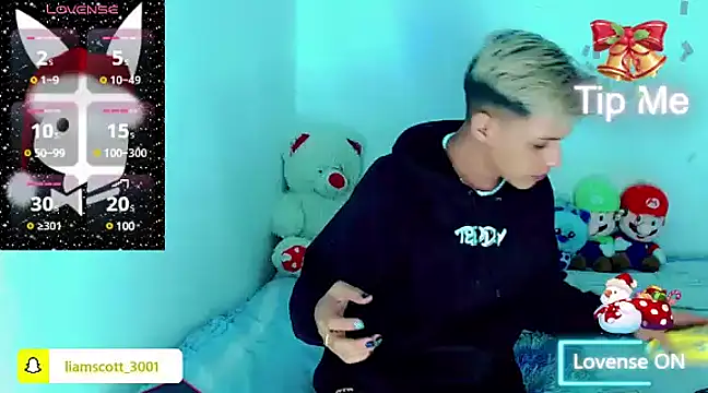 Liamscott  online show from December 13, 2:54 am