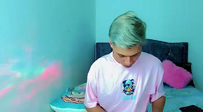 Liamscott  online show from February 5, 4:06 am