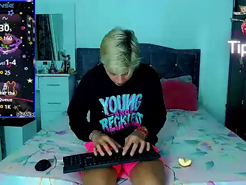 Liamscott  online show from March 21, 5:11 am