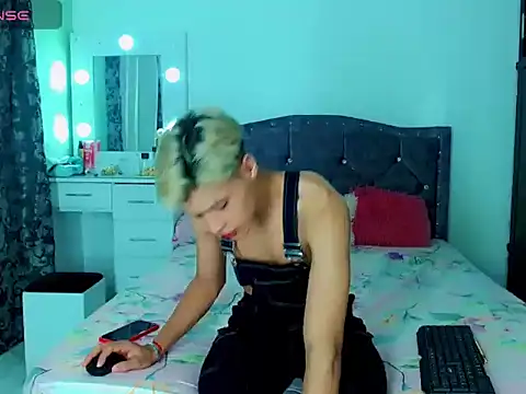 Liamscott  online show from March 22, 3:52 am