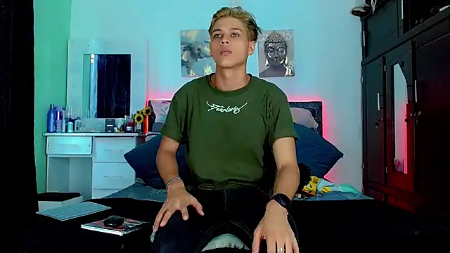 Liamscott  online show from September 14, 8:19 pm