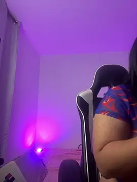 JulianaCastillo online show from March 5, 8:10 am