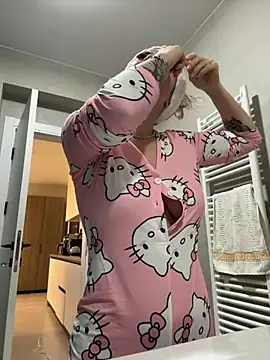 Snapshot of Megan_Ros chatting on November 13, 4:55 am Megan Ros online show from November 13, 4:55 am