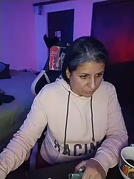Snapshot of LucifernandaSw chatting on May 20, 4:40 am LucifernandaSw online show from May 20, 4:40 am