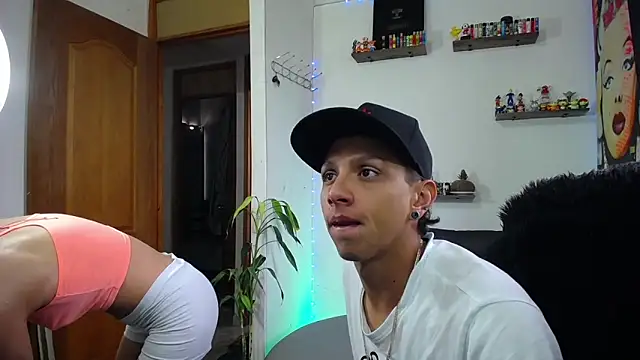 Snapshot of HillAndJack333 chatting on January 19, 1:01 pm HillAndJack333 online show from January 19, 1:01 pm