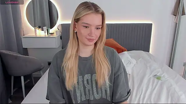 CassieRayss online show from February 10, 2:05 pm