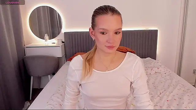 CassieRayss online show from October 6, 2:47 pm