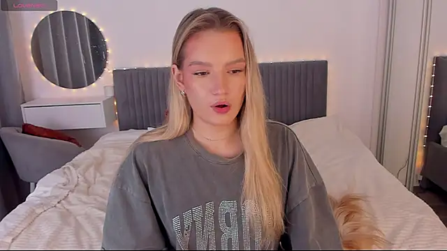 CassieRayss online show from December 17, 7:47 am