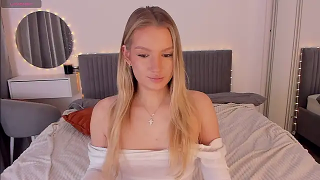 CassieRayss online show from January 12, 6:40 am