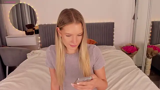 Snapshot of CassieRayss chatting on July 22, 1:47 pm CassieRayss online show from July 22, 1:47 pm