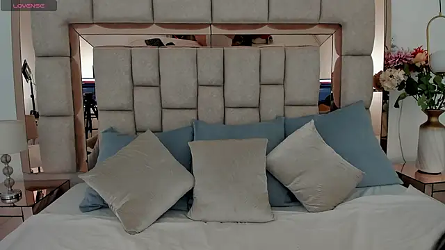 Snapshot of emma_castilloo chatting on November 2, 10:01 pm emma castilloo online show from November 2, 10:01 pm