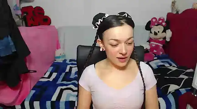 Snapshot of Angela_18honey chatting on January 3, 4:00 am Angela 18honey online show from January 3, 4:00 am