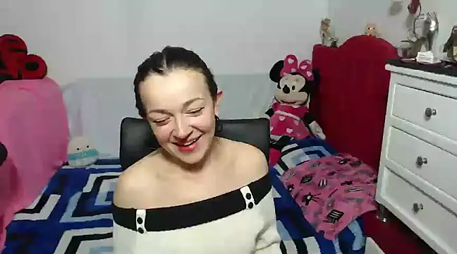 Snapshot of Angela_18honey chatting on January 9, 2:11 am Angela 18honey online show from January 9, 2:11 am