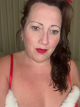 Snapshot of xsexycurvymilf chatting on December 19, 1:40 pm xsexycurvymilf online show from December 19, 1:40 pm