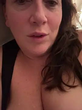 Snapshot of xsexycurvymilf chatting on January 29, 10:27 am xsexycurvymilf online show from January 29, 10:27 am