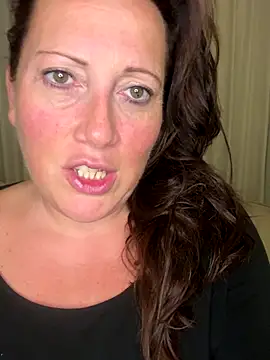 Snapshot of xsexycurvymilf chatting on October 2, 6:26 pm xsexycurvymilf online show from October 2, 6:26 pm