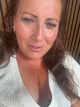 Snapshot of xsexycurvymilf chatting on June 17, 2:07 pm xsexycurvymilf online show from June 17, 2:07 pm