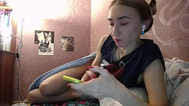 Fire  Foxx online show from December 3, 10:50 am