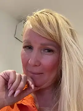 EmmaInLove23 online show from February 18, 8:49 am