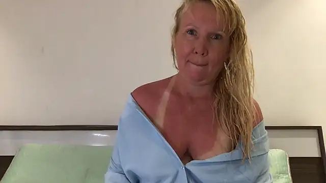 EmmaInLove23 online show from March 15, 8:37 am