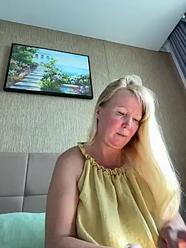 EmmaInLove23 online show from June 30, 7:09 am