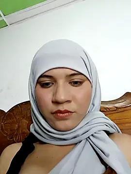 Snapshot of hanaa_18 chatting on February 7, 1:15 am hanaa 18 online show from February 7, 1:15 am