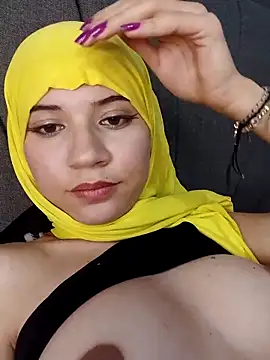 Snapshot of hanaa_18 chatting on March 13, 11:05 pm hanaa 18 online show from March 13, 11:05 pm