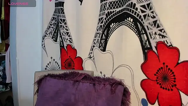 Snapshot of hanaa_18 chatting on October 25, 11:54 pm hanaa 18 online show from October 25, 11:54 pm