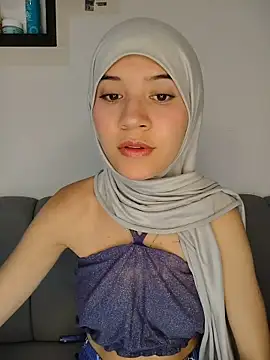 Snapshot of hanaa_18 chatting on May 7, 4:34 pm hanaa 18 online show from May 7, 4:34 pm