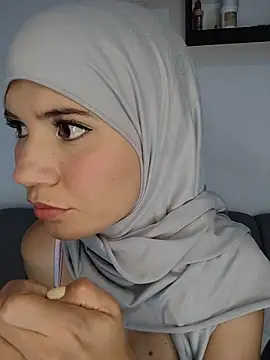 Snapshot of hanaa_18 chatting on June 19, 7:06 pm hanaa 18 online show from June 19, 7:06 pm