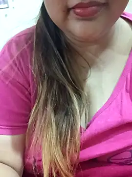 Snapshot of _Redwine_ chatting on February 14, 9:43 pm Redwine online show from February 14, 9:43 pm