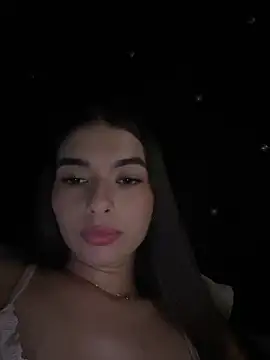 Coralinee 01 online show from April 26, 10:29 pm