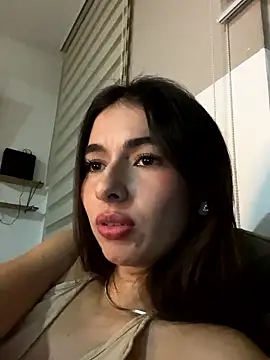 Coralinee 01 online show from June 8, 1:28 am