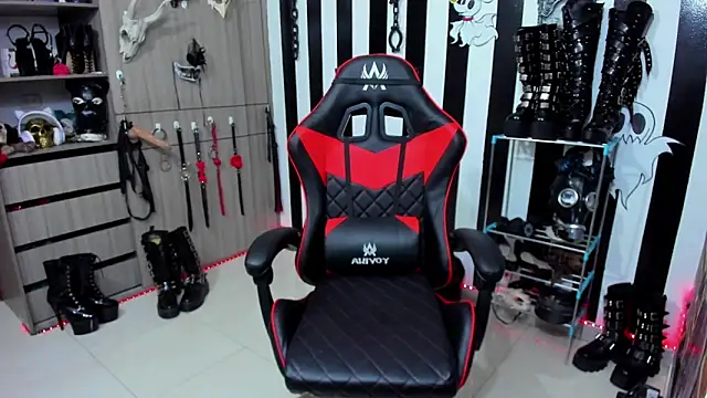 daven56 online show from February 8, 1:11 pm