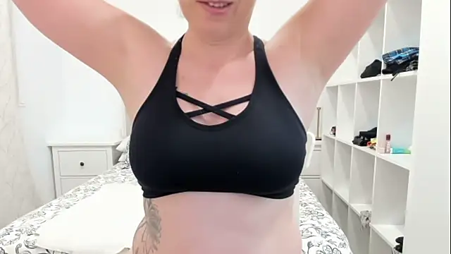 Snapshot of emmita69_ chatting on November 13, 5:17 am emmita69 online show from November 13, 5:17 am