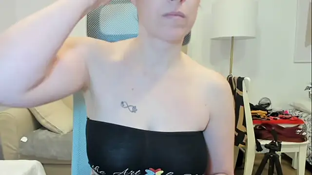 emmita69  online show from March 15, 5:46 am