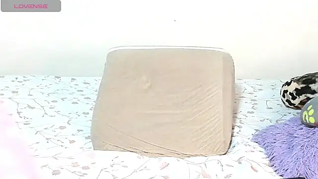 Snapshot of naughtty_mommy chatting on March 9, 2:39 am naughtty mommy online show from March 9, 2:39 am