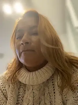 Snapshot of Jlo_69 chatting on October 31, 9:54 am Jlo 69 online show from October 31, 9:54 am