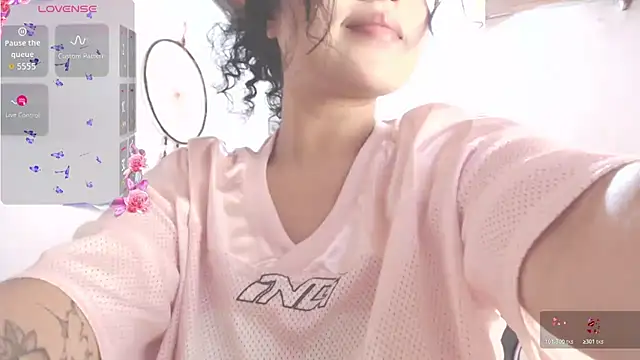 Snapshot of Amara18_ chatting on November 8, 6:02 am Amara18 online show from November 8, 6:02 am