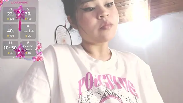 Snapshot of Amara18_ chatting on December 2, 1:39 pm Amara18 online show from December 2, 1:39 pm