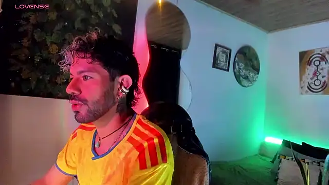 LatinMilk  online show from July 29, 11:58 pm