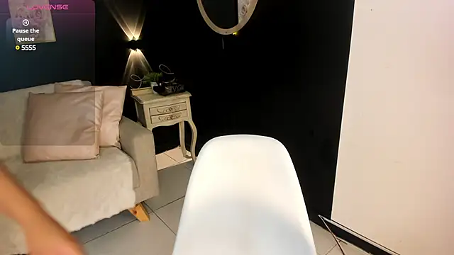 Snapshot of charlotte_es chatting on December 9, 8:33 pm charlotte es online show from December 9, 8:33 pm