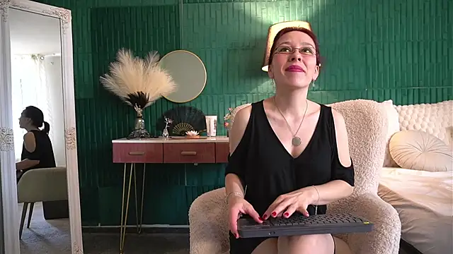 HaileyMoonn online show from June 5, 3:57 am