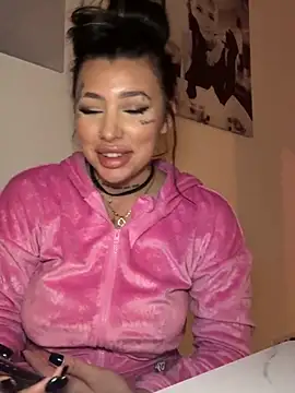 Snapshot of sexynalaa chatting on January 17, 1:04 am sexynalaa online show from January 17, 1:04 am