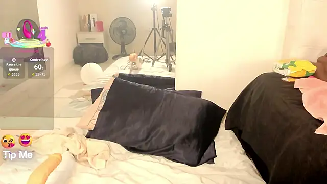 Snapshot of caryn_johnson chatting on October 29, 1:02 pm caryn johnson online show from October 29, 1:02 pm