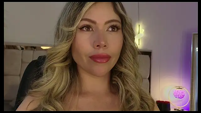 Ammy Castro online show from June 18, 9:30 pm
