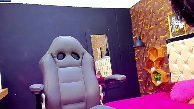 Snapshot of deyy_madissonn chatting on December 10, 7:54 pm deyy madissonn online show from December 10, 7:54 pm